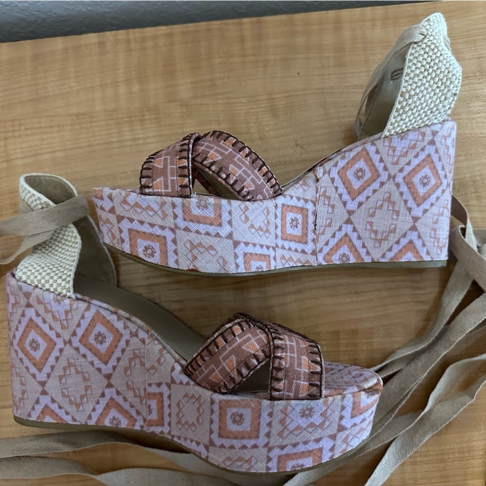 Theodora & Callum Stuart Weitzman Biarritz Pink & Orange Ikat Wedge Sandals -9.5 - Picture 4 of 12